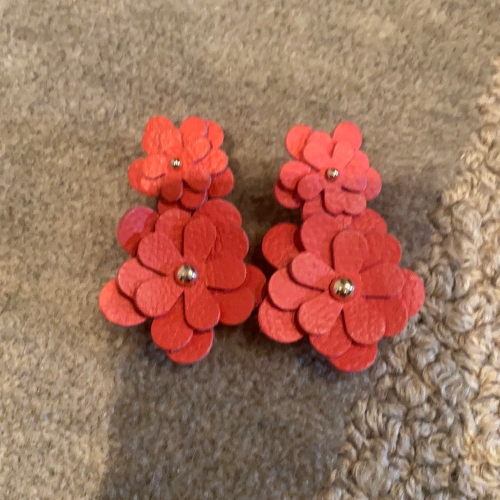 Beaublebar flower earrings
